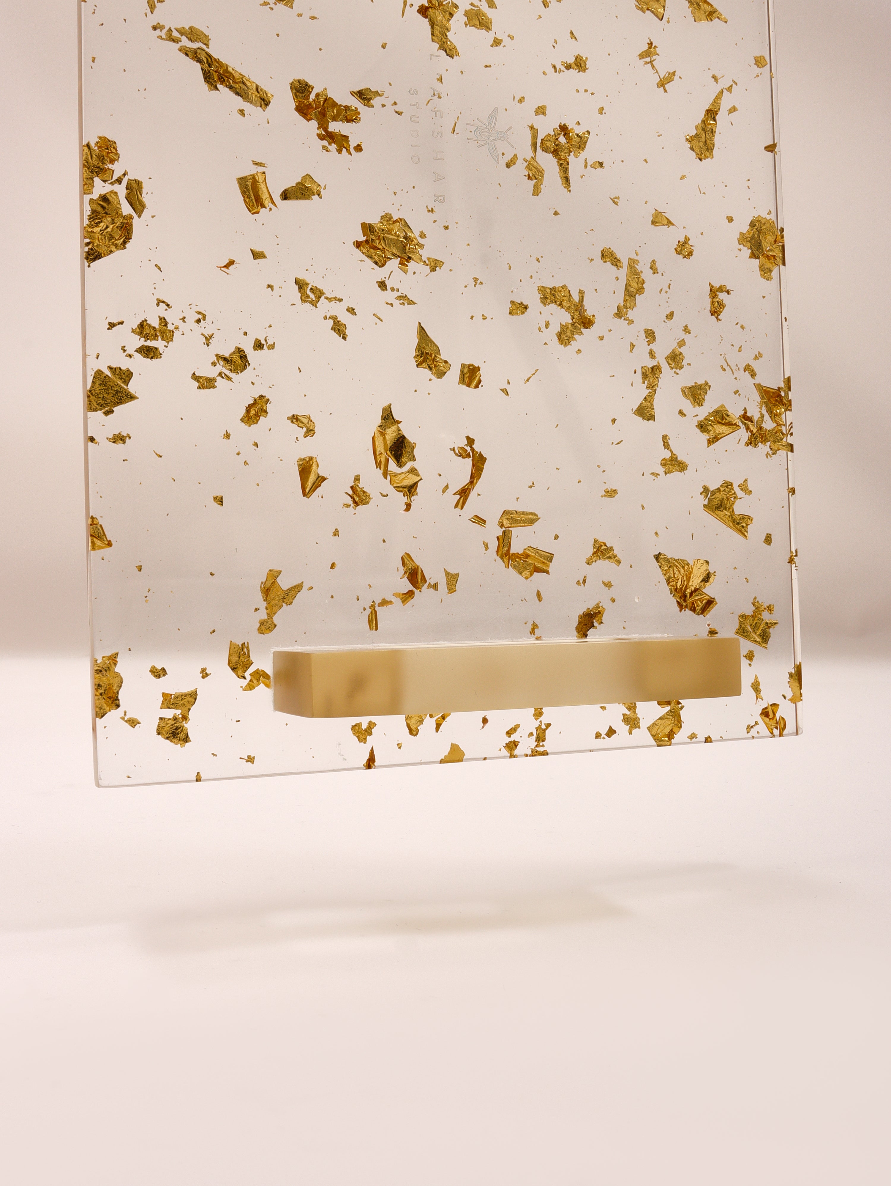 The GOLD FLAKE tray in resin