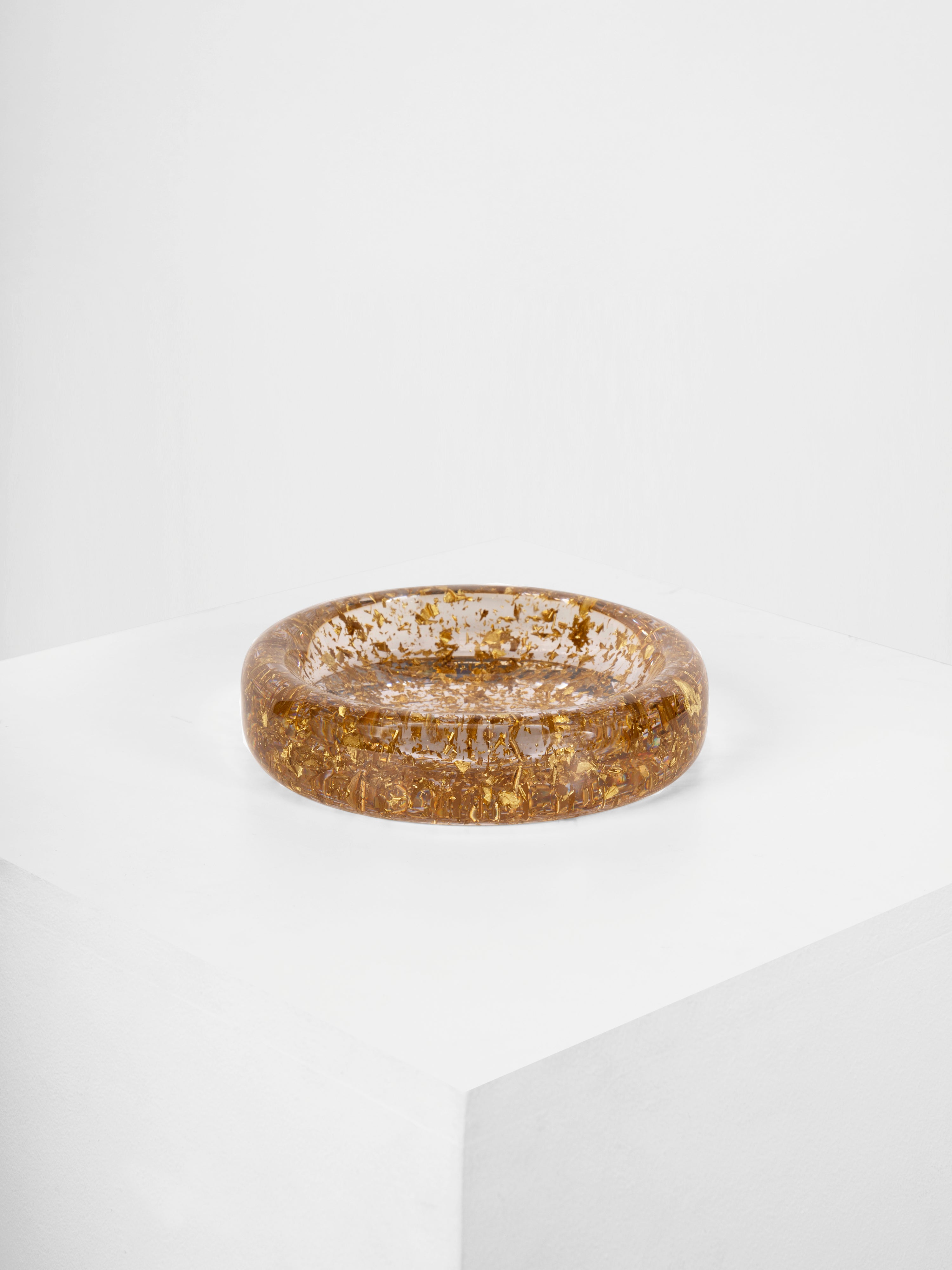 The LUNA accent bowl in Gold flake