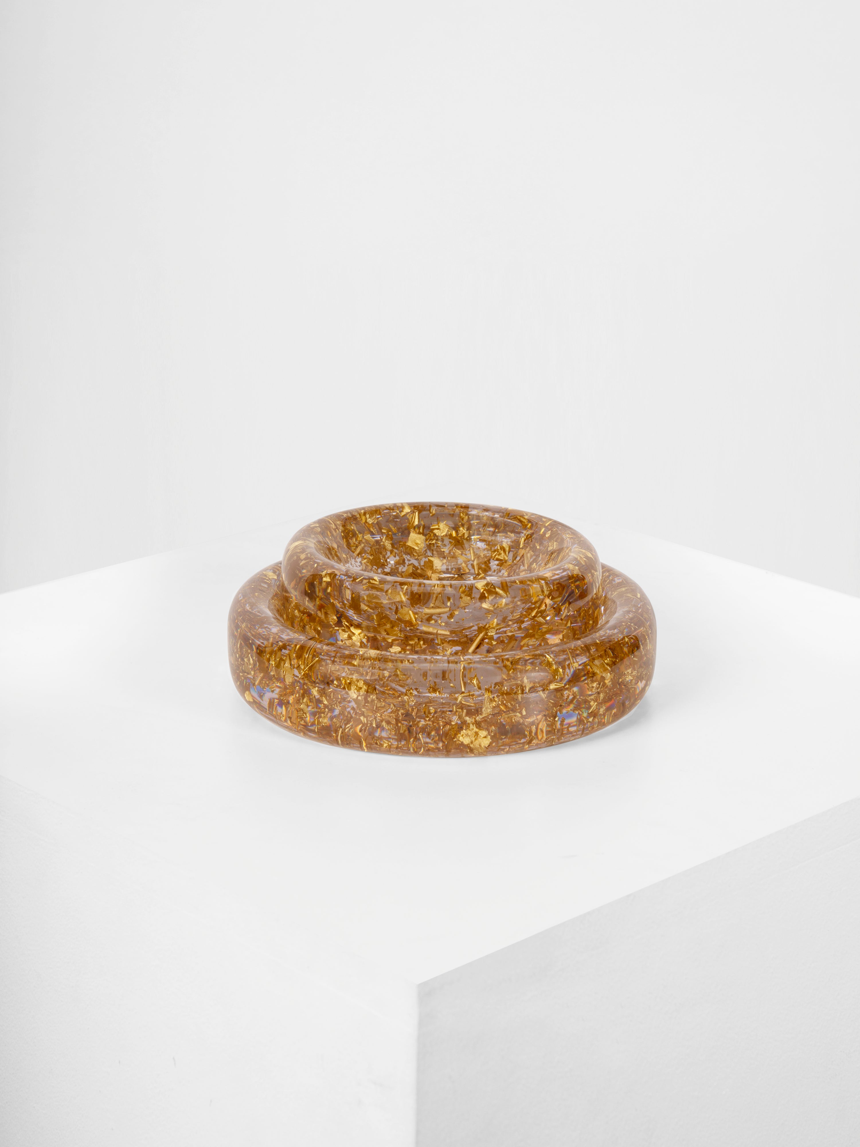 The LUNA accent bowl in Gold flake