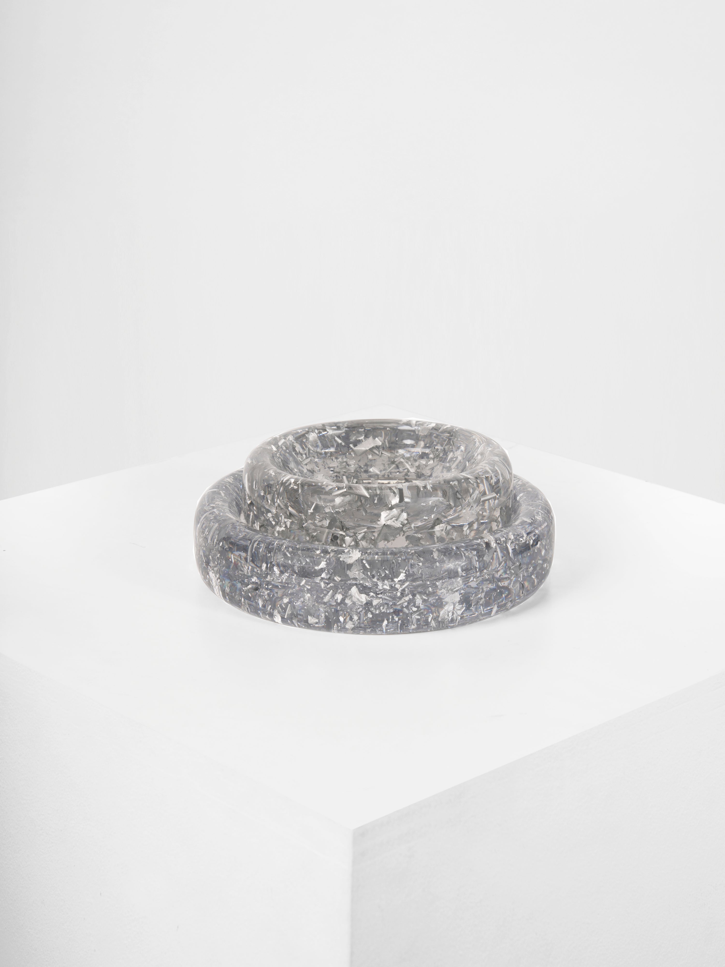 The LUNA accent bowl in Silver flake