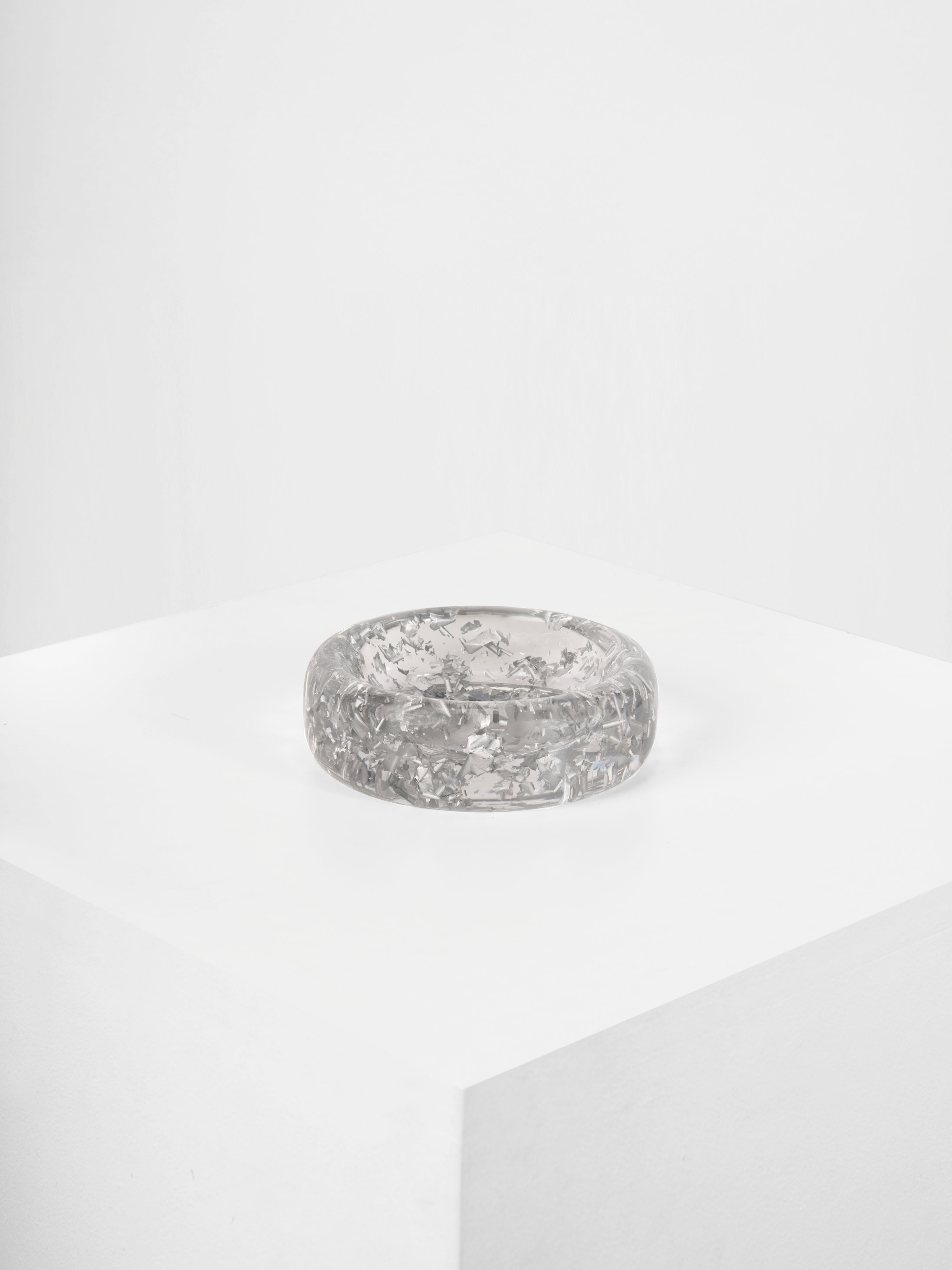The LUNA accent bowl in Silver flake