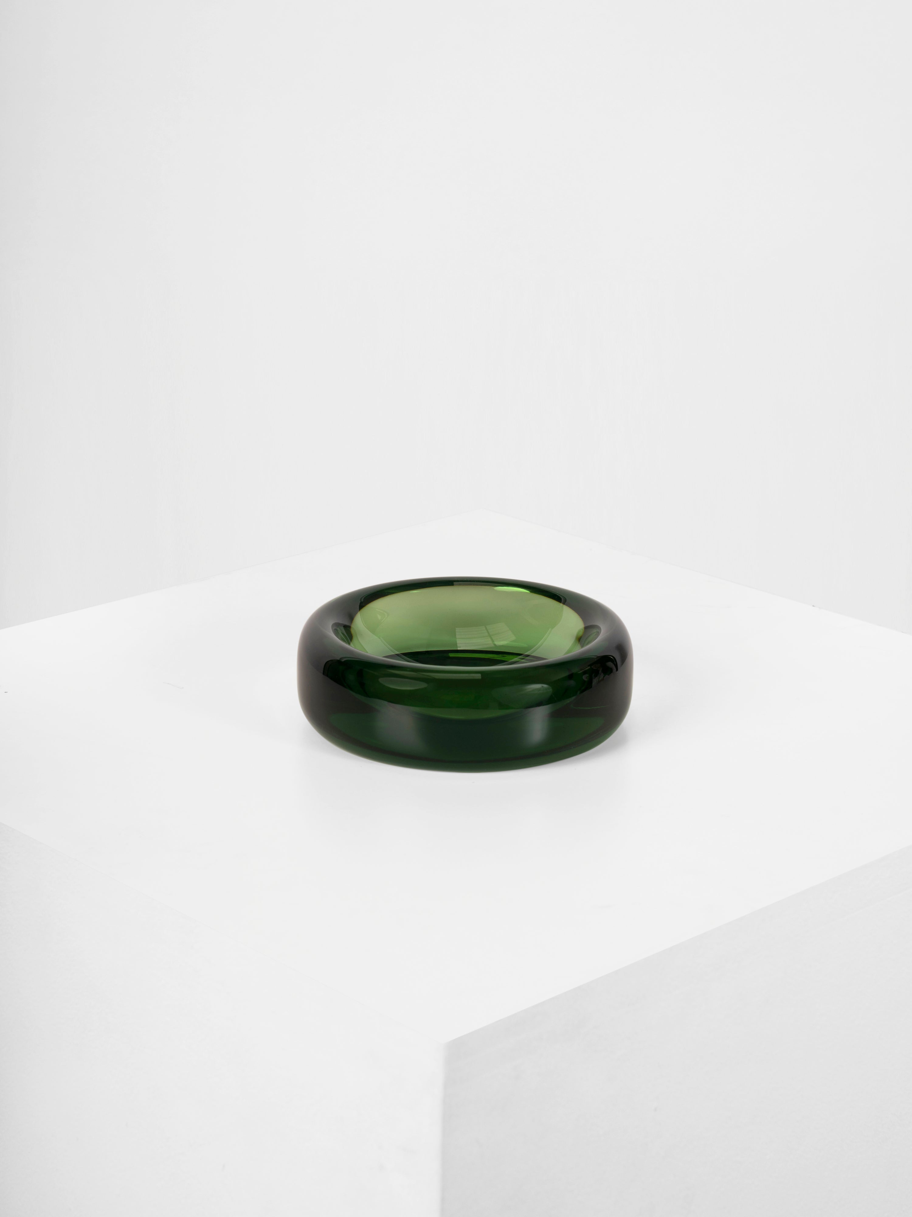 The LUNA accent bowl in Emerald