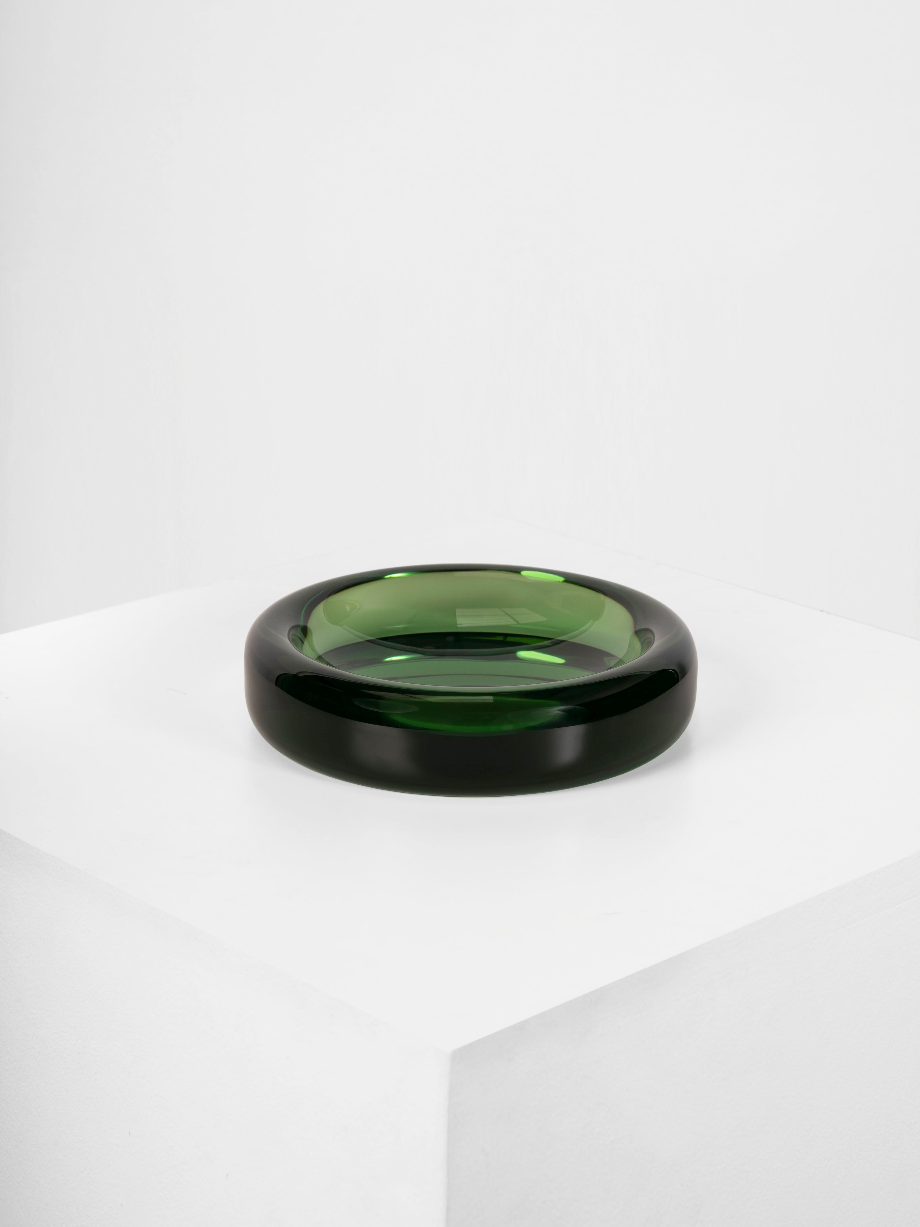 The LUNA accent bowl in Emerald