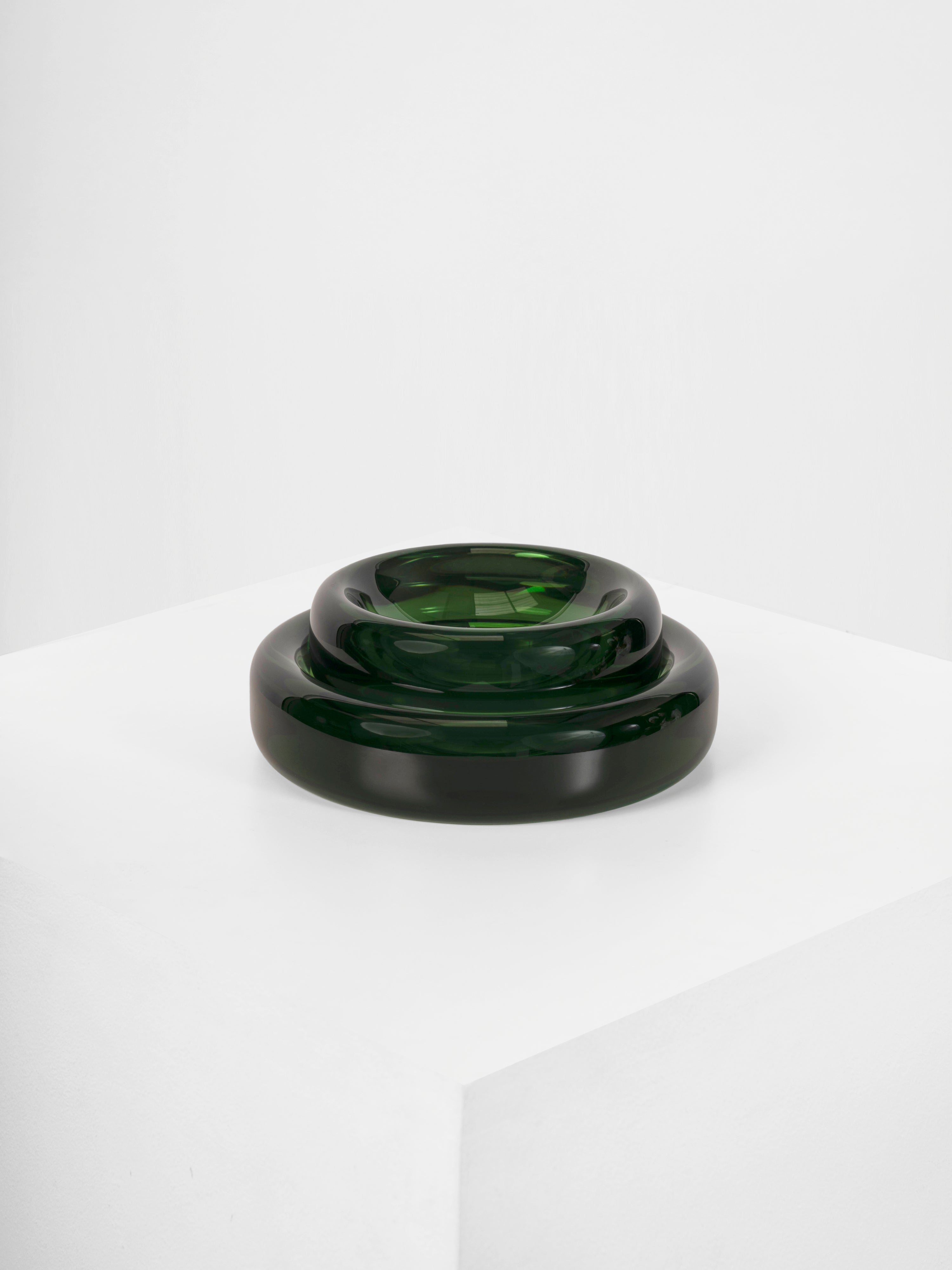 The LUNA accent bowl in Emerald