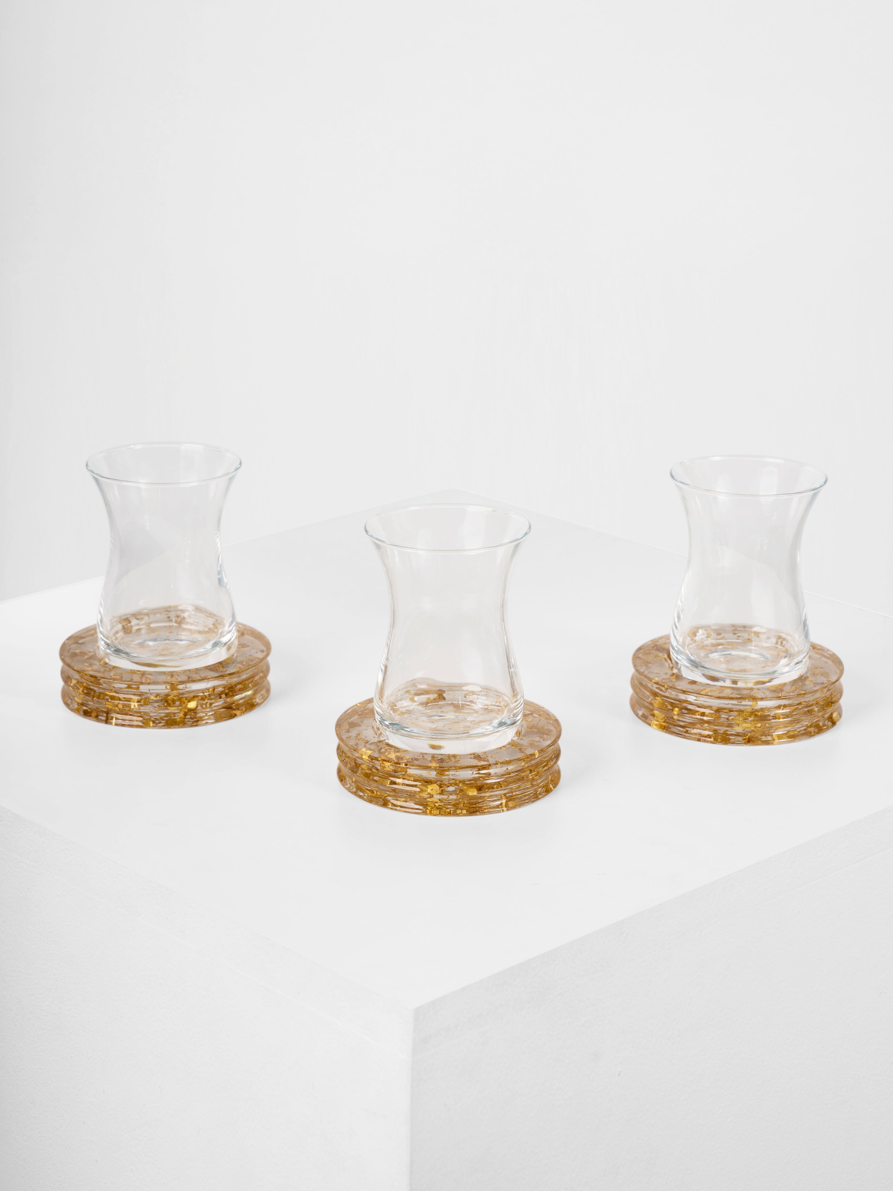 The RIPPLE teacup set in Gold flake