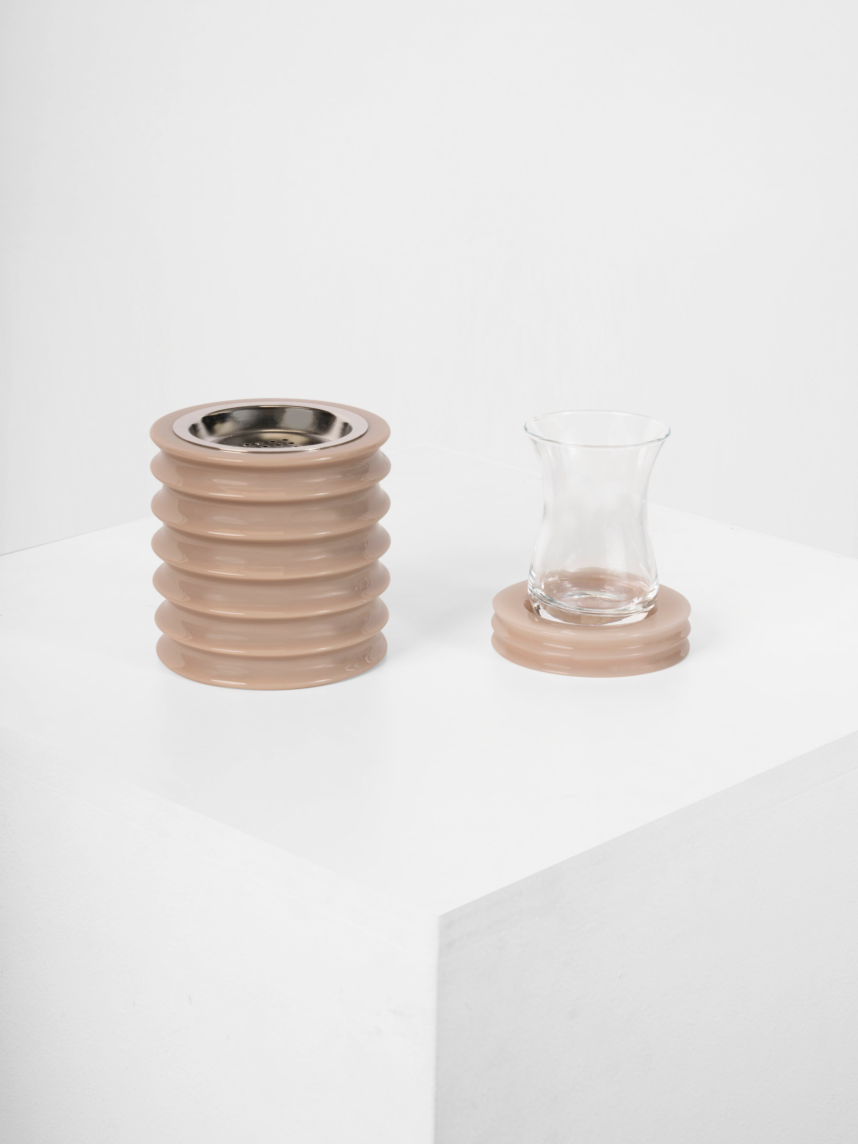 The RIPPLE teacup set in Almond