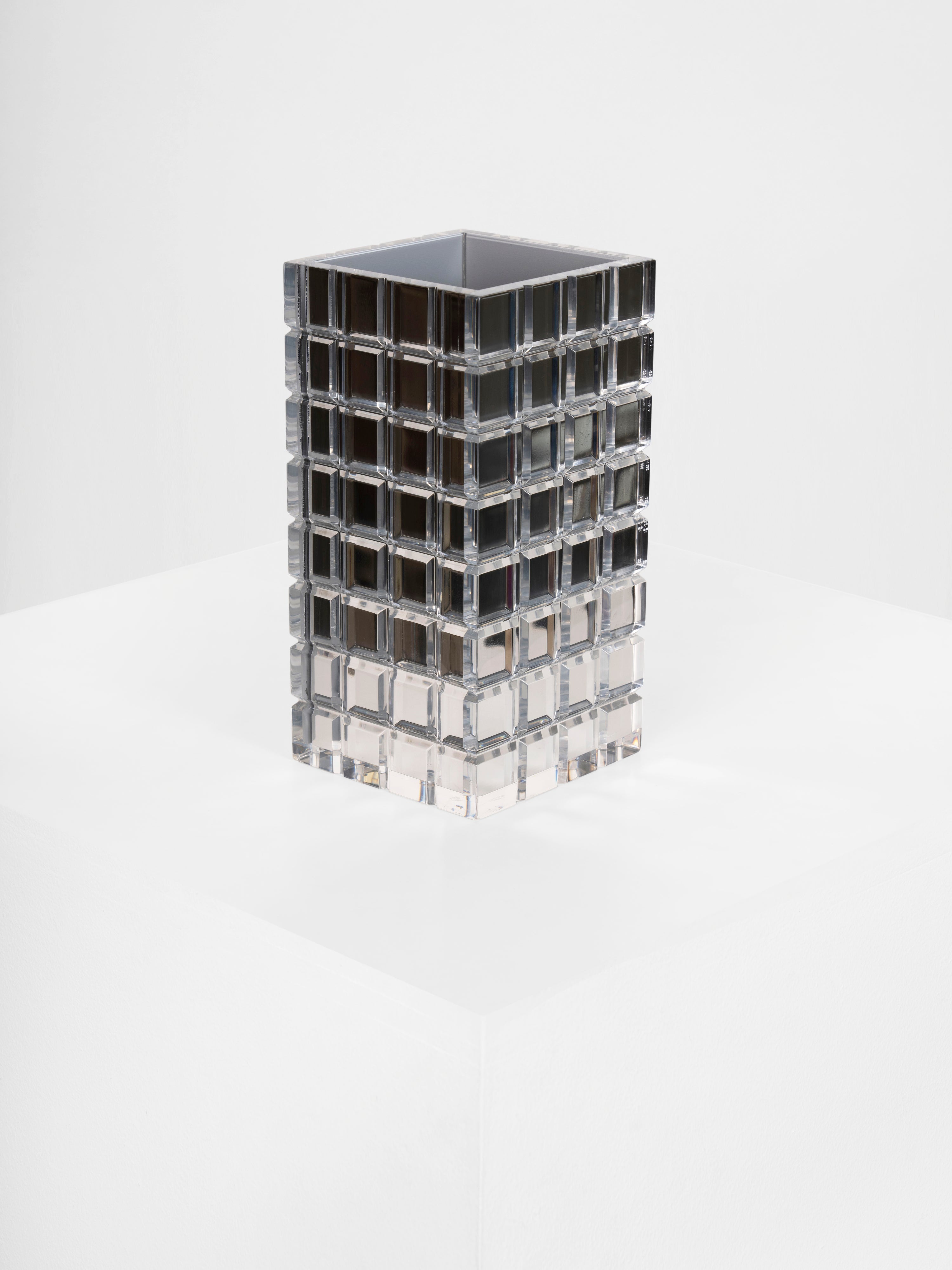 The LOU LOU vase in Silver mirror