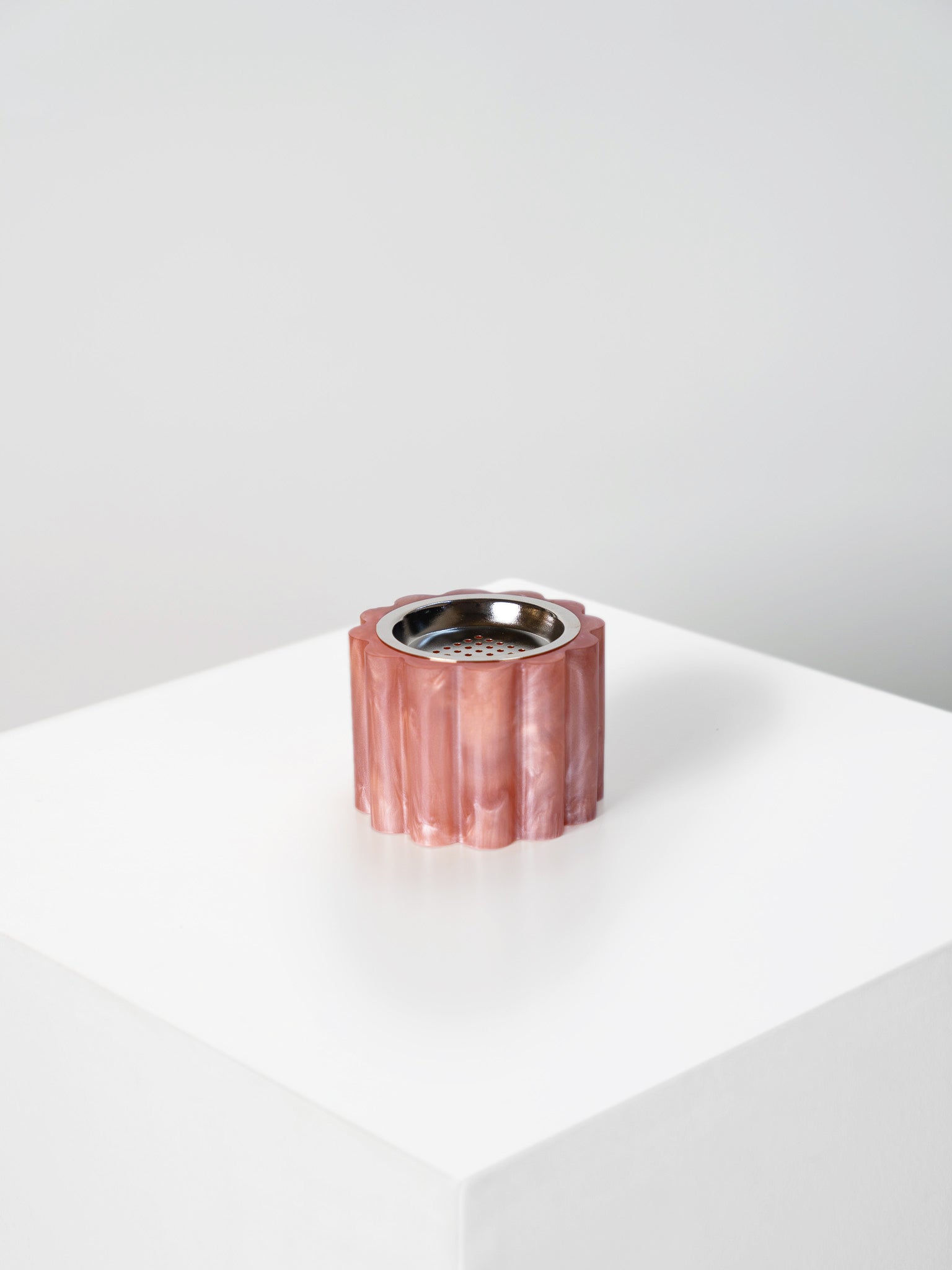 The SCALLOP Bukhoor burner in Pink quartz