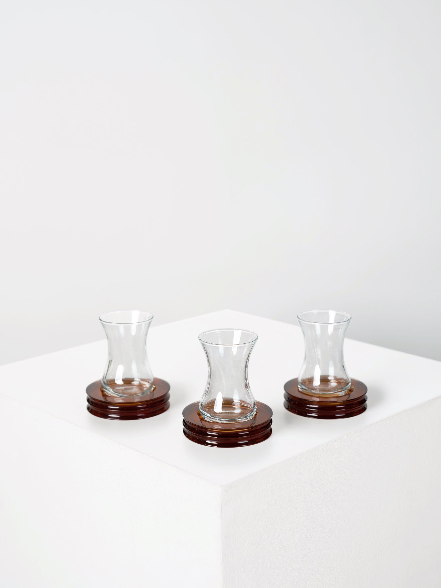 The RIPPLE teacup set in Brown