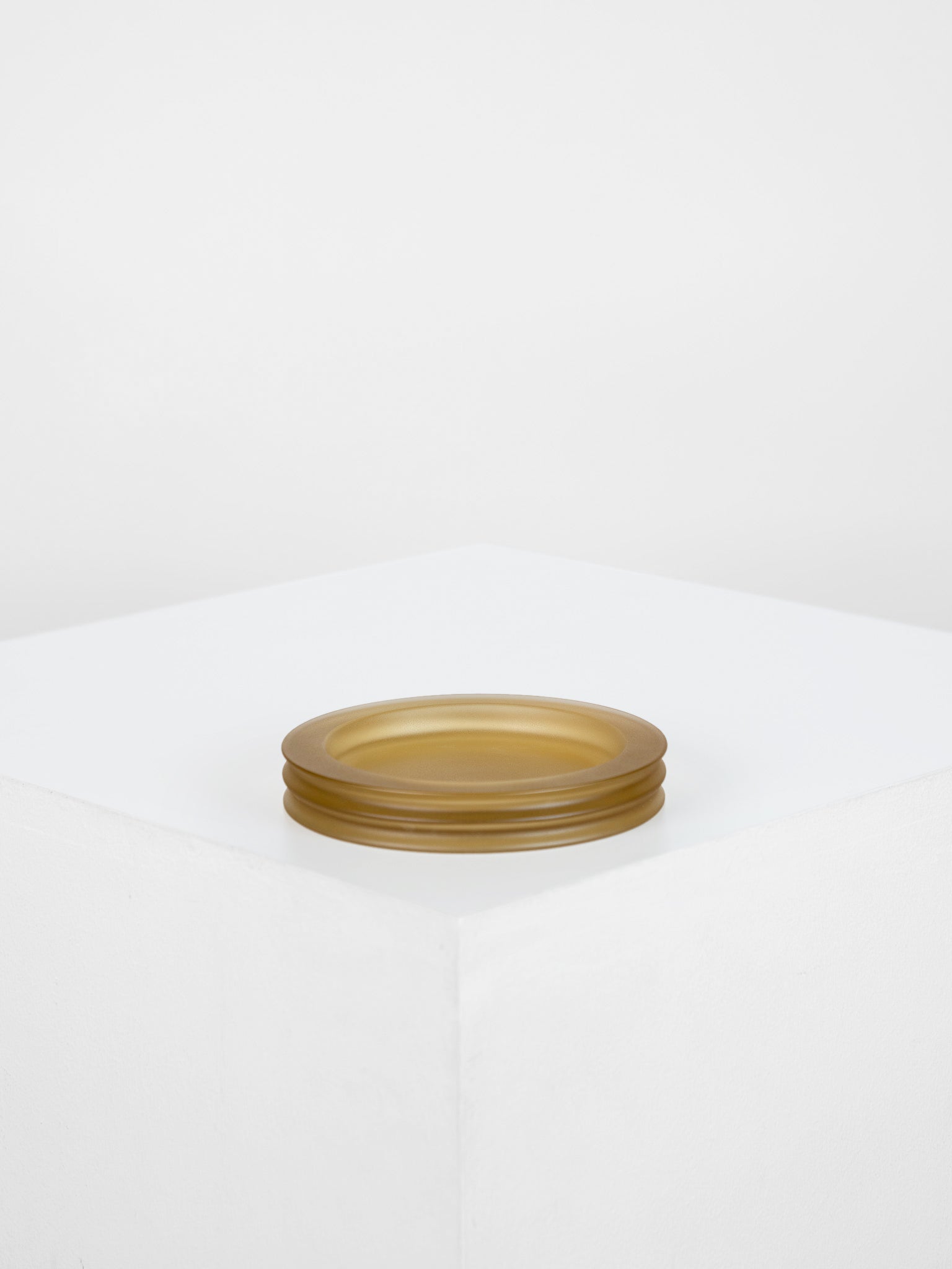 The RIPPLE accent plate in Olive