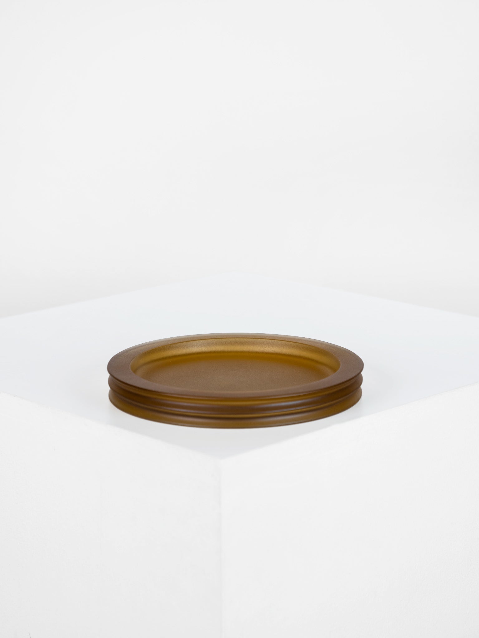 The RIPPLE accent plate in Olive