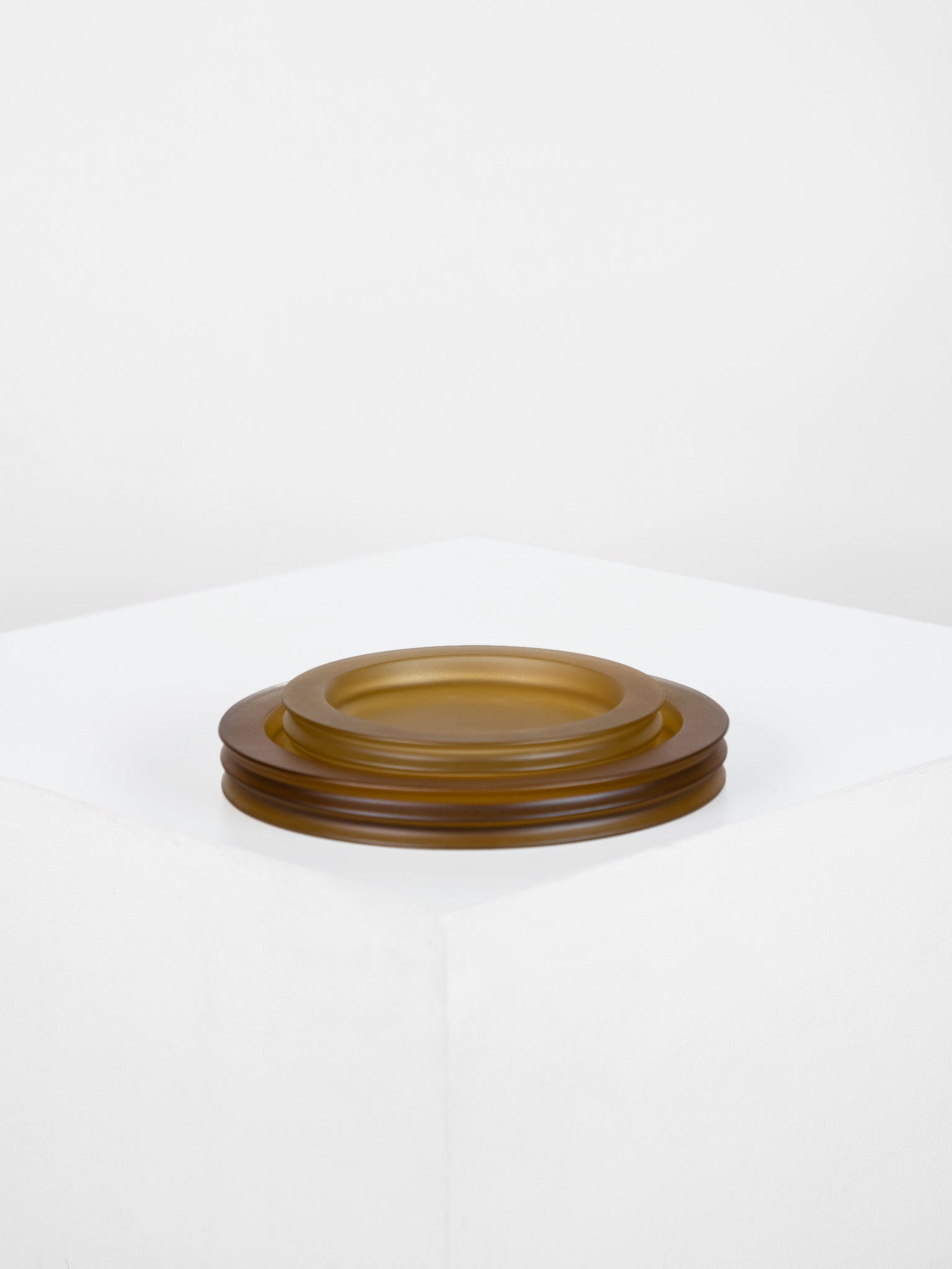The RIPPLE accent plate in Olive