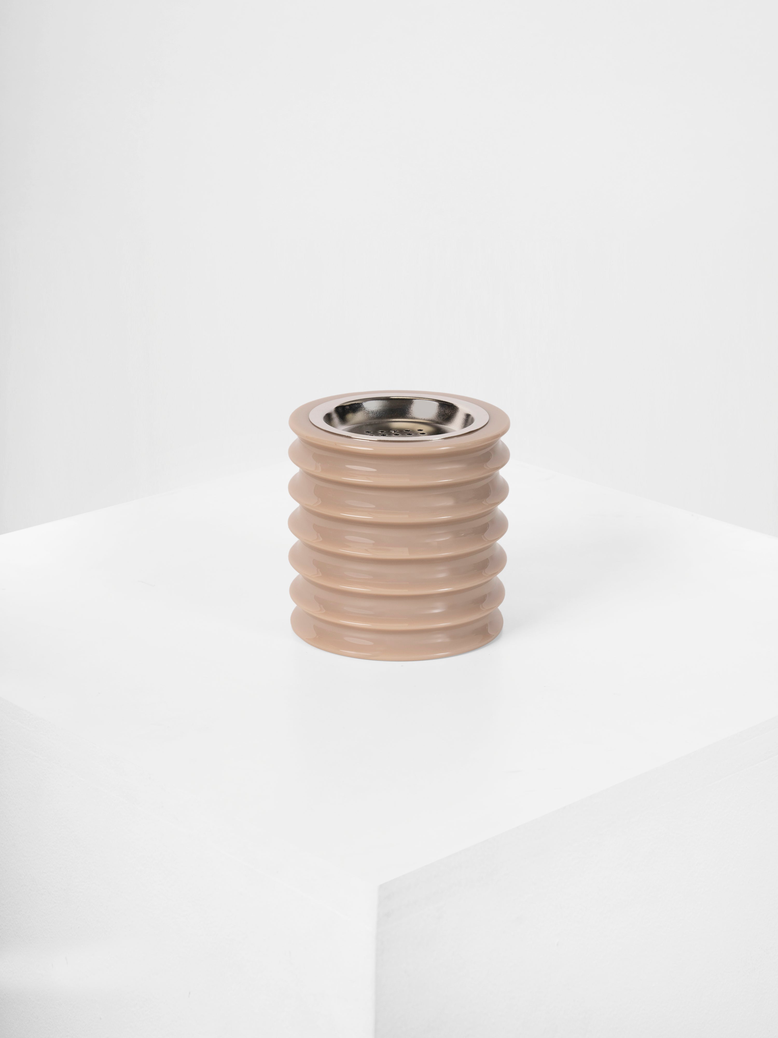 The RIPPLE teacup set in Almond