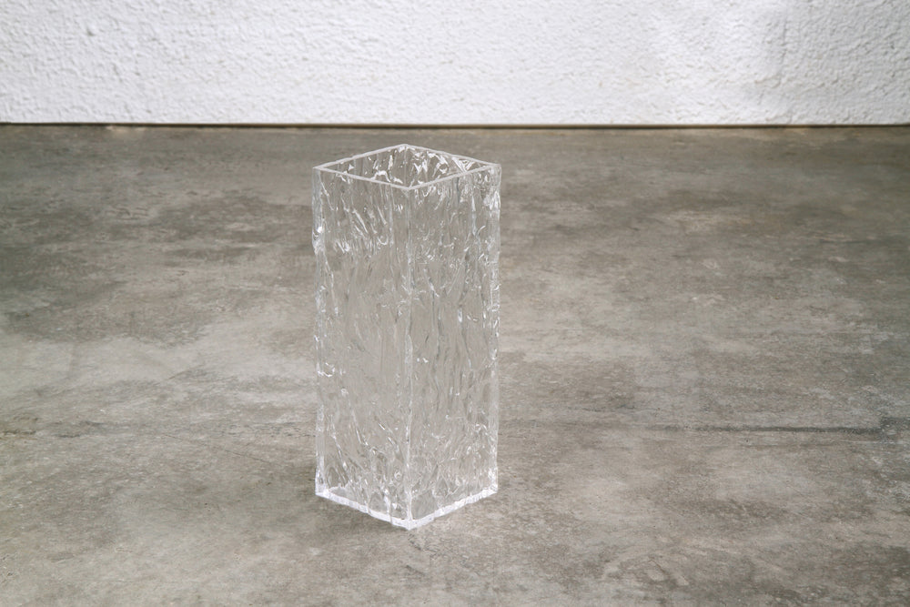 
                  
                    Load image into Gallery viewer, The CRUSHED ICE vase
                  
                