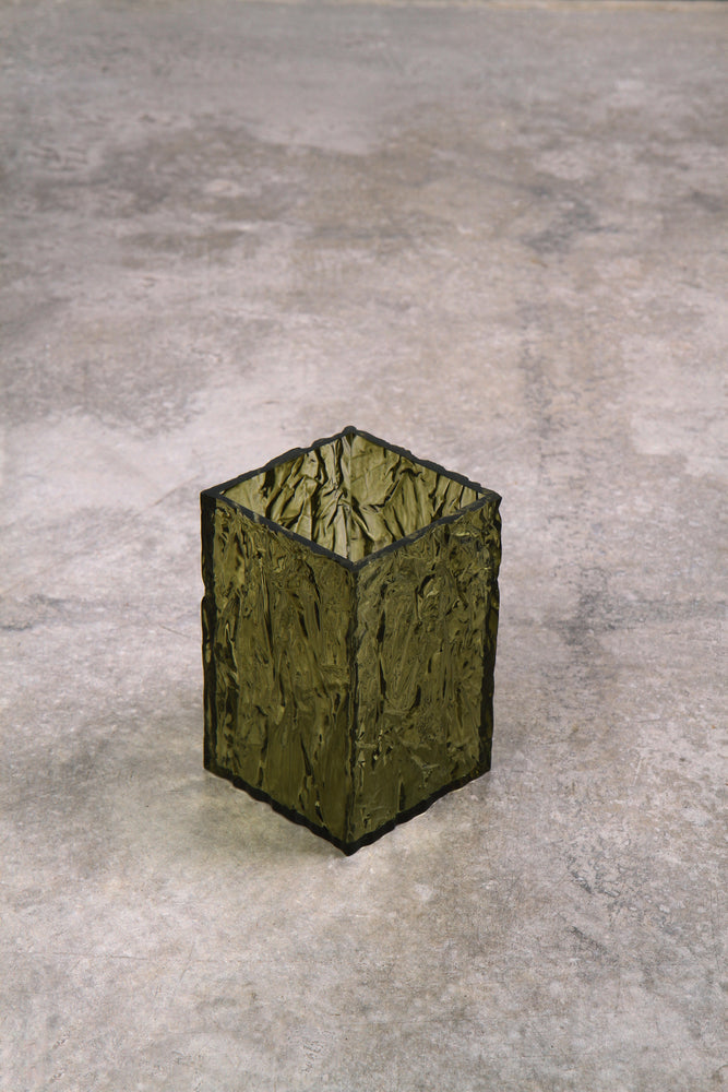 
                  
                    Load image into Gallery viewer, The CRUSHED ICE vase in Green
                  
                